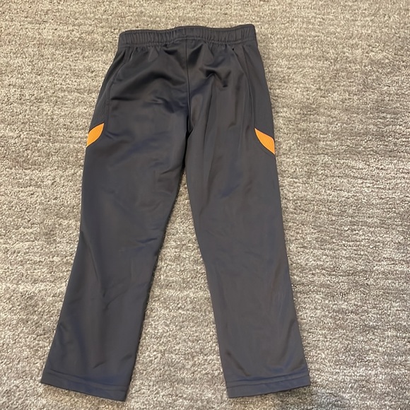 Variety of little Boy Pants and Joggers (XS) - Picture 7 of 9